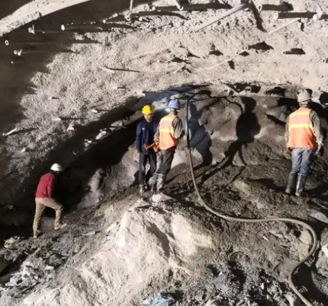 齐河拱顶带模注浆料的施工流程及注意事项